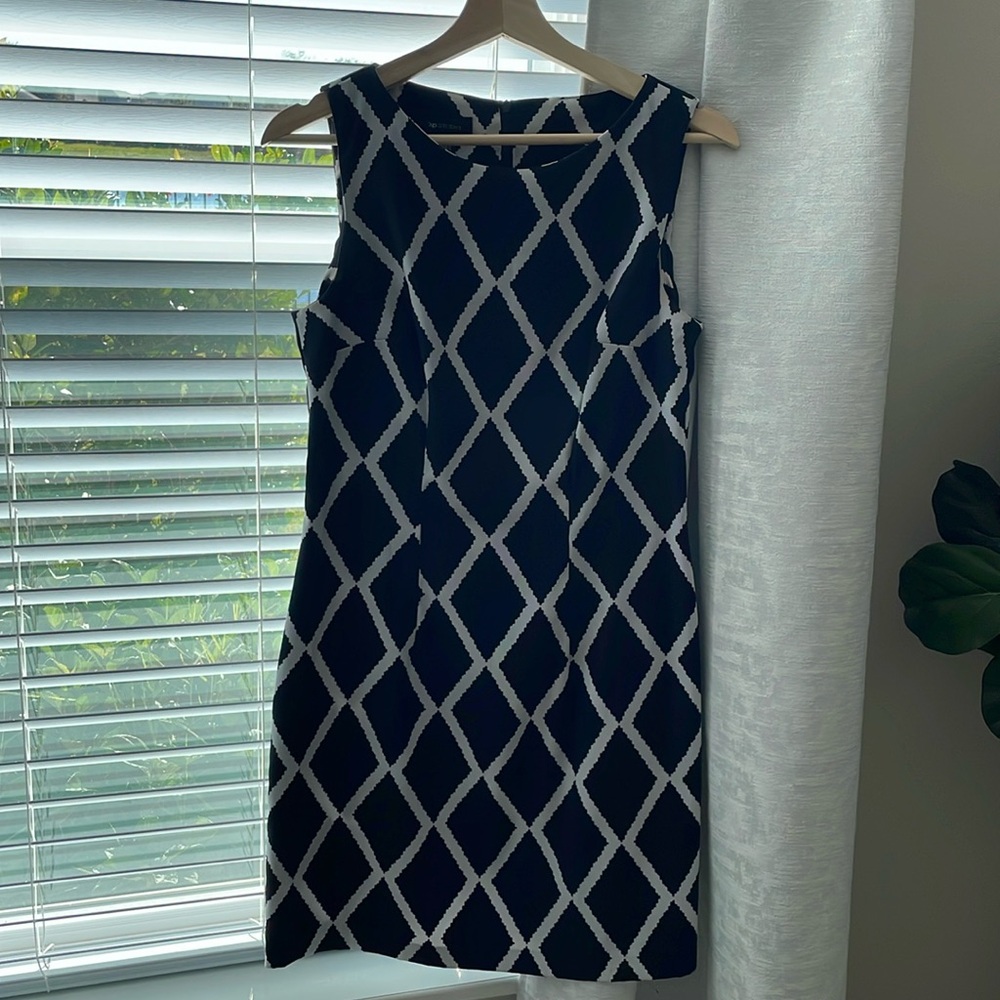 Beautiful pattern black and white dress